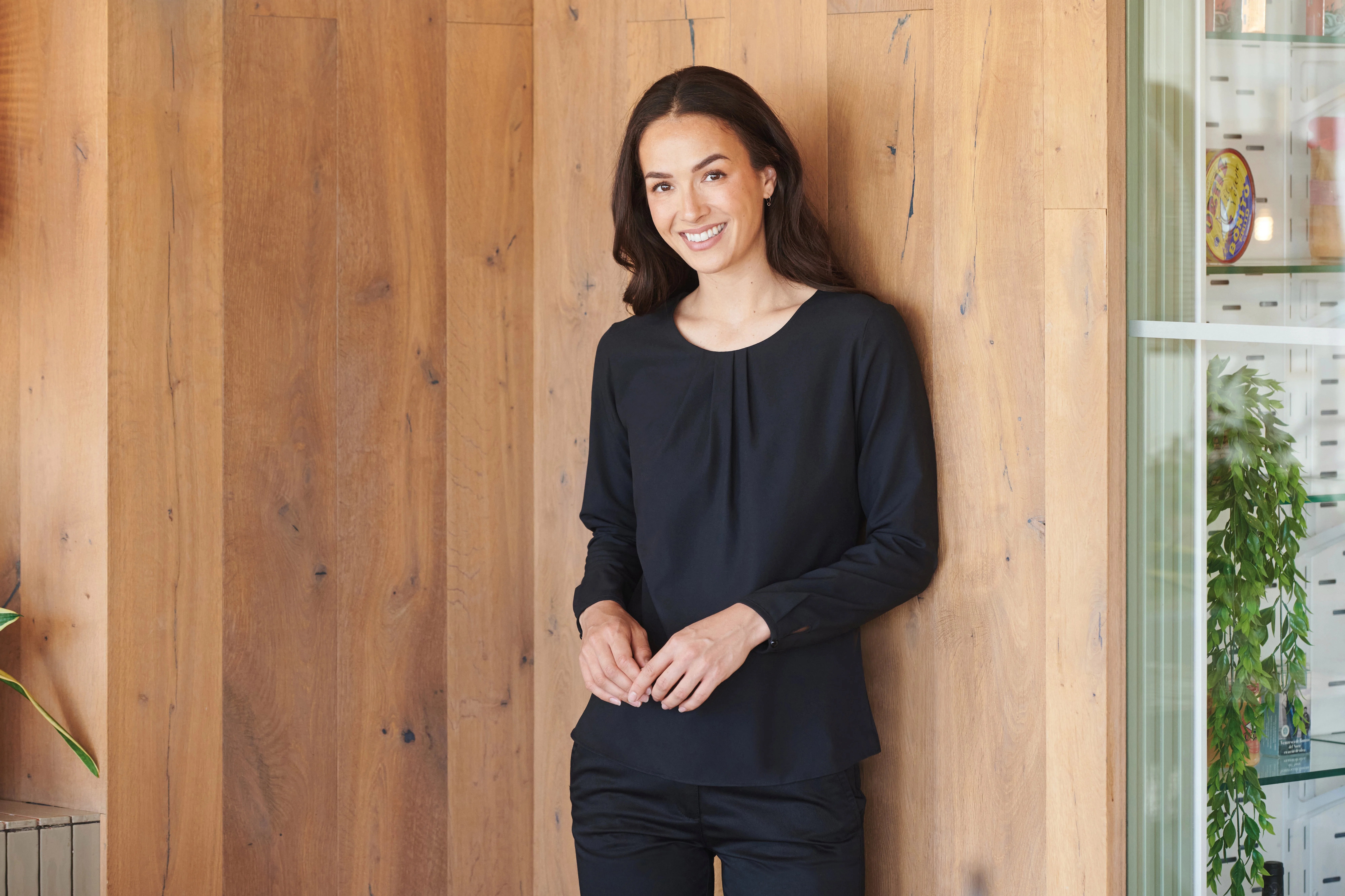 Women's pleat front long sleeve blouse