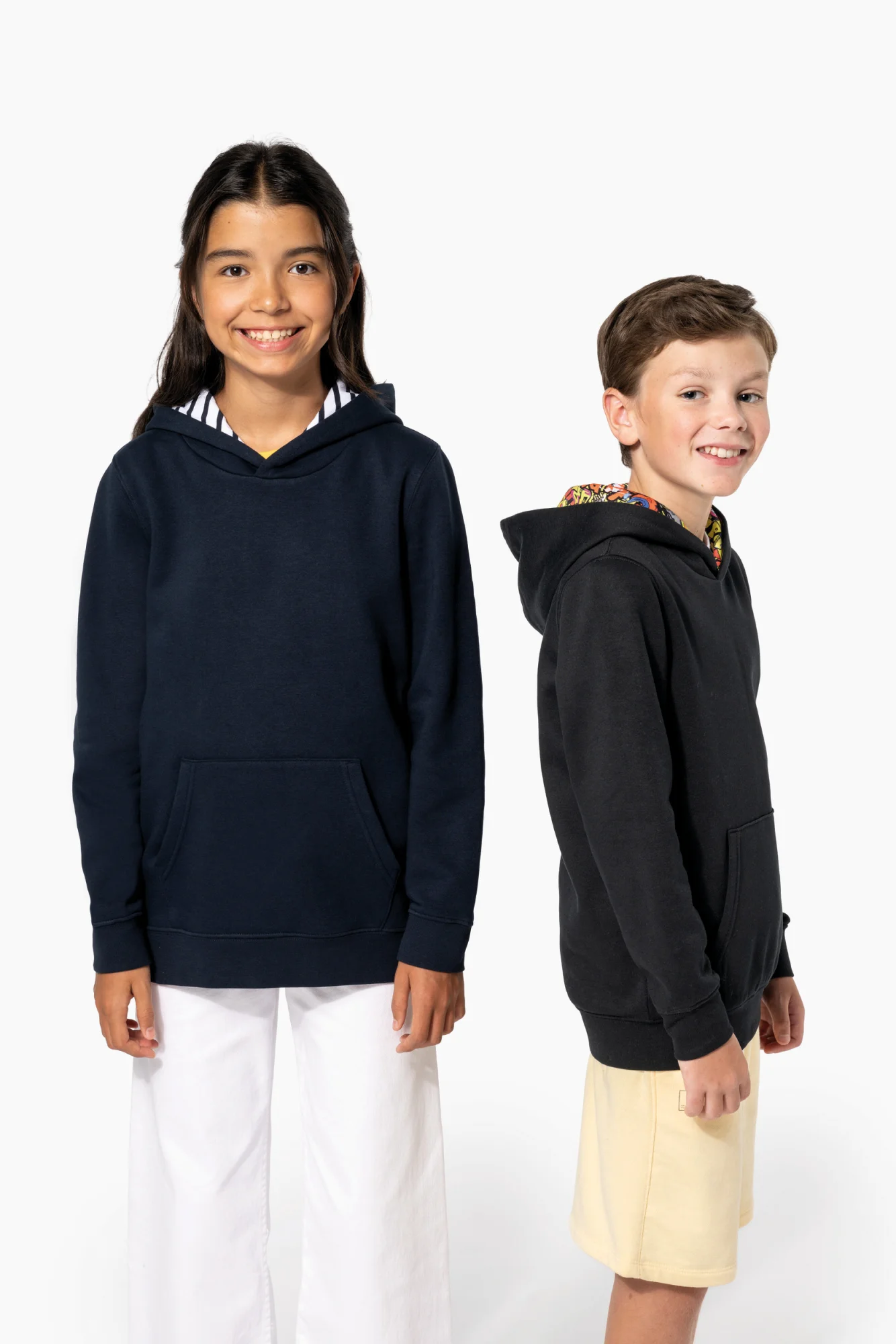 Kariban Sweater met contrasterende capuchon met motief