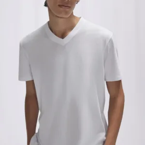 B&C T-shirt met V-hals #150