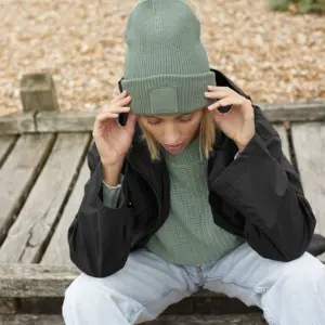 Beechfield® Muts met brede revers en toon-op-toon patch