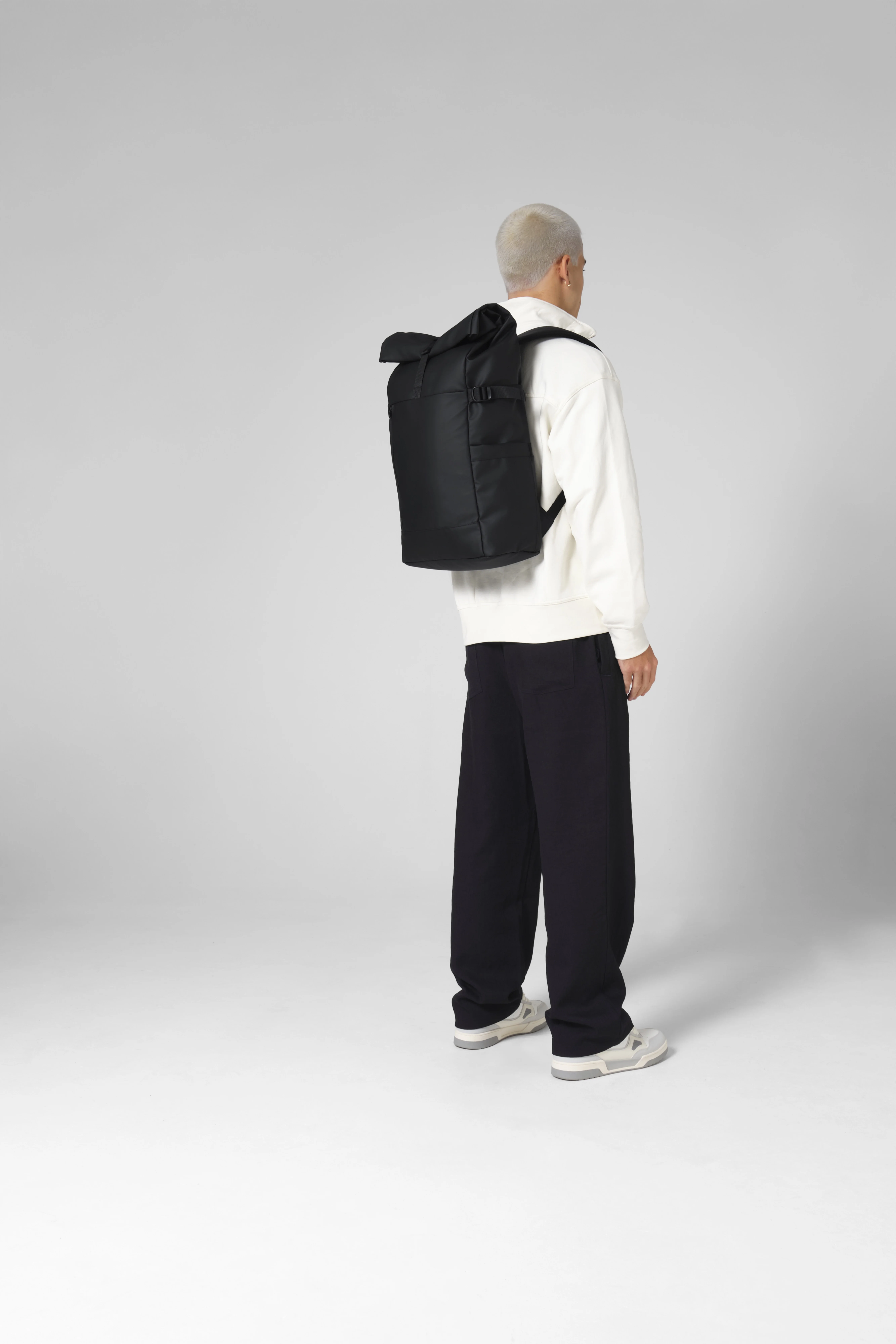 Everyday carry 25 litre roll-top backpack