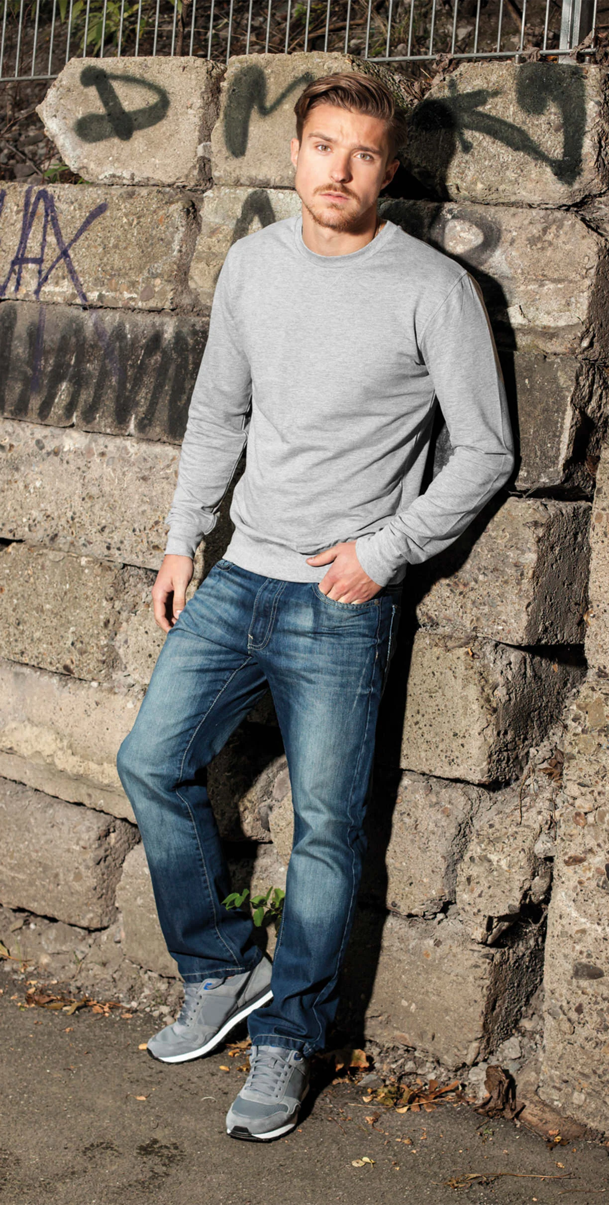 Light crew sweatshirt