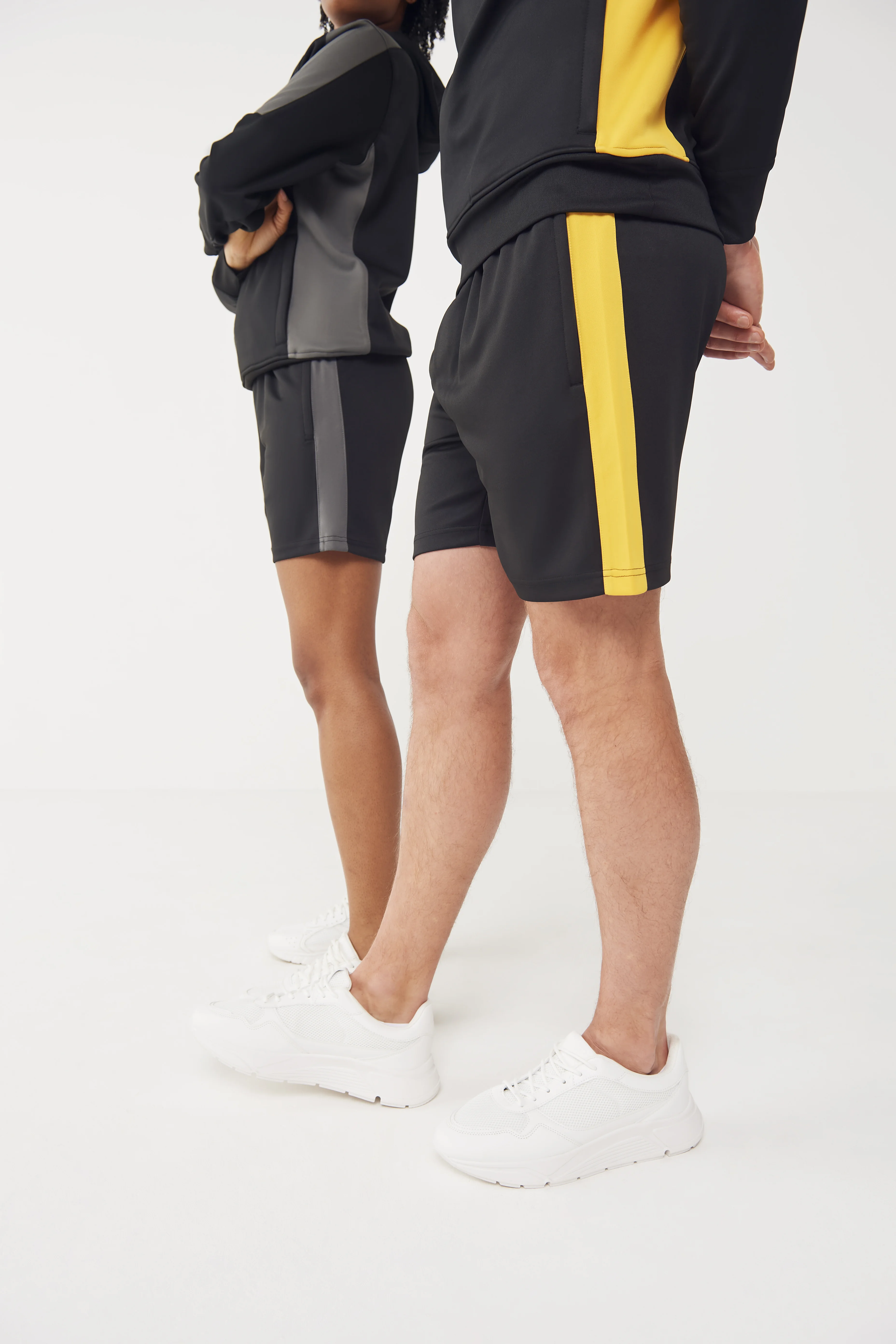 Knitted shorts with zip pockets
