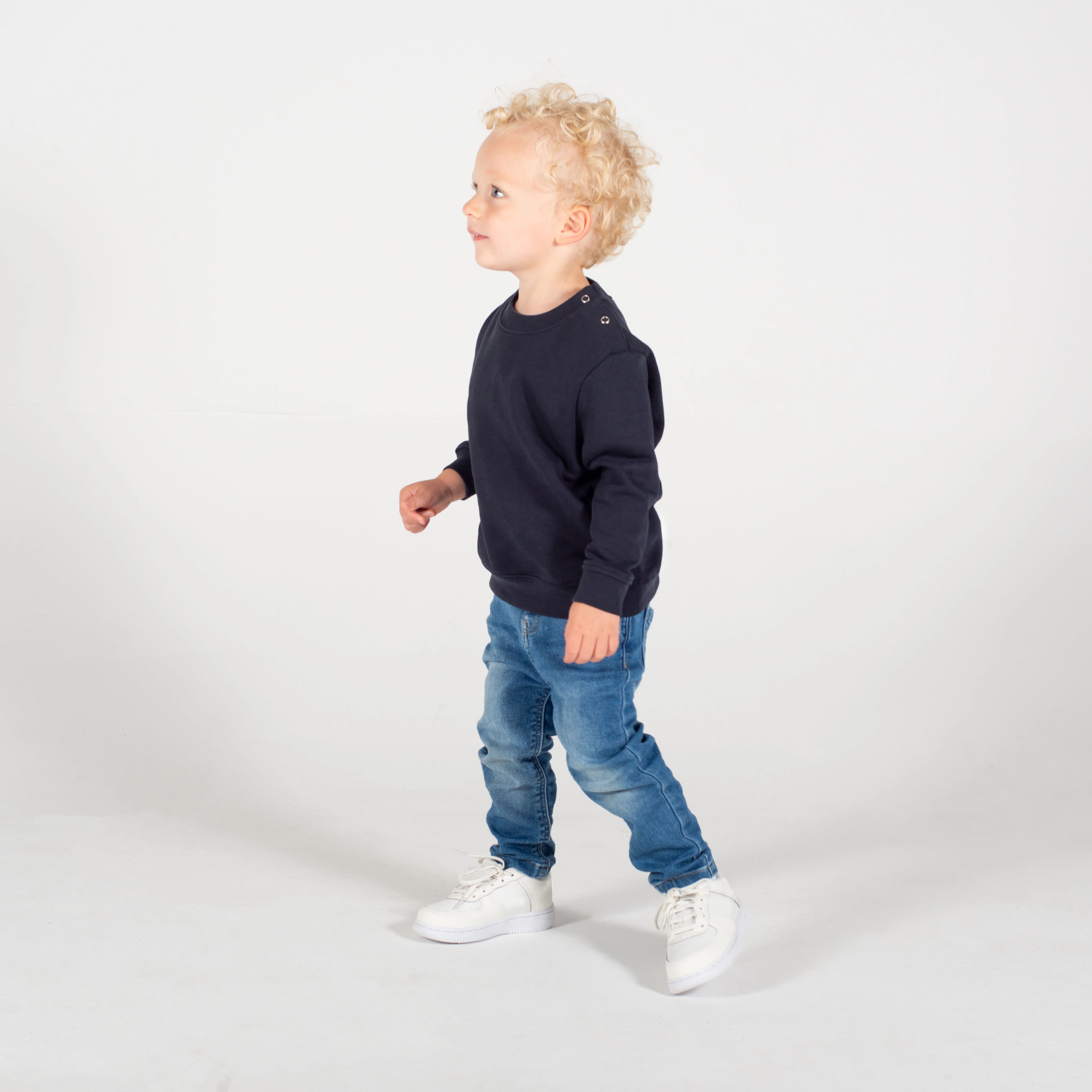 Crew neck sweatshirt with shoulder poppers