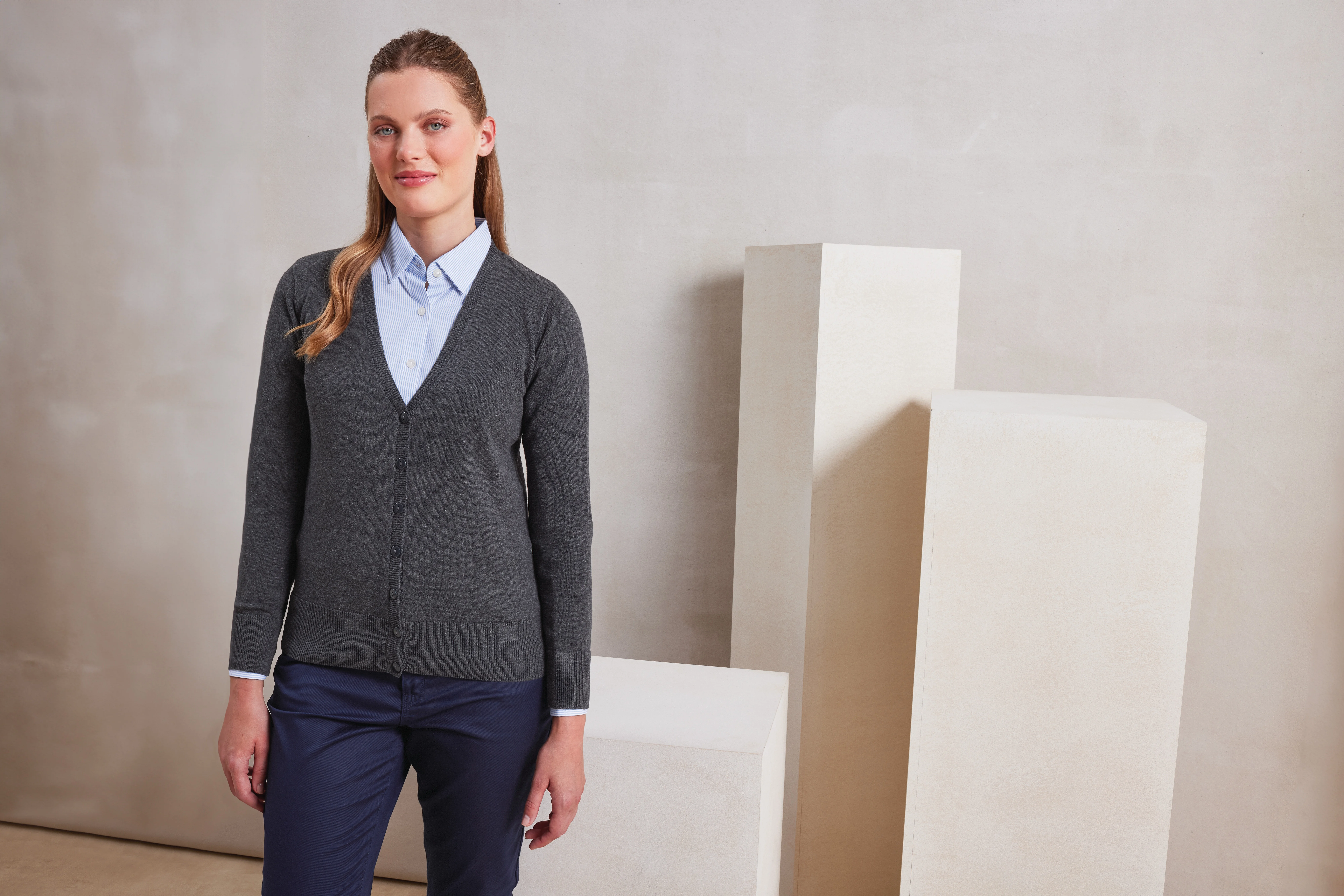 Women's button-through knitted cardigan